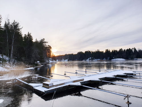 Vintervy över Vaddö kanal