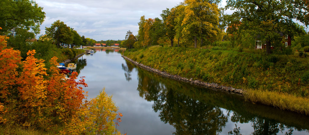 Höstbild på Väddö kanal