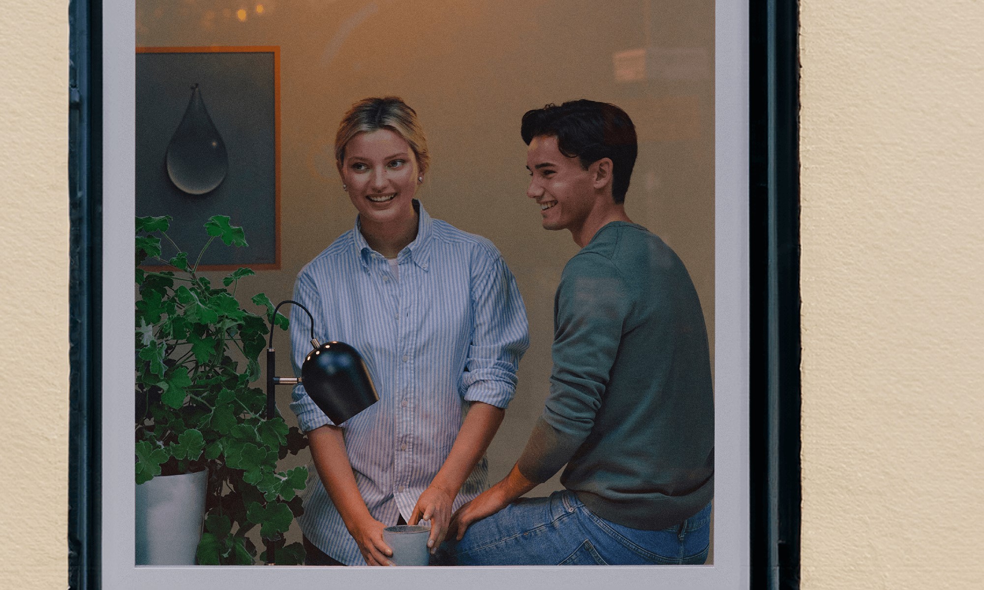 Bild på ungdomar som uppträder på ett äldreboende